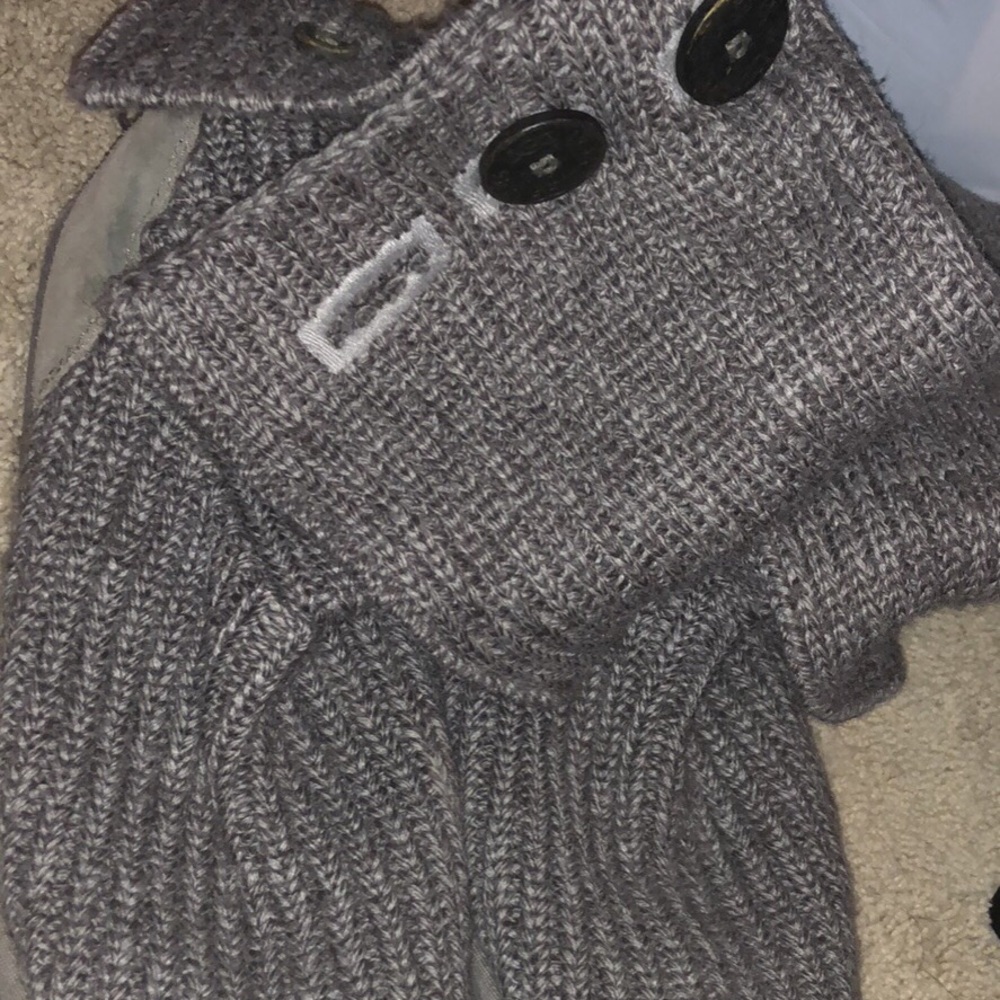Women’s gray knit uggs